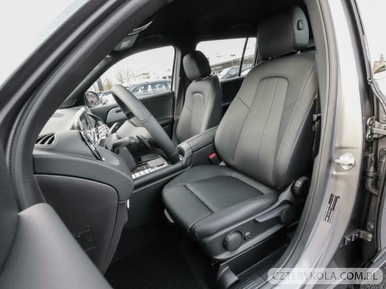 Mercedes-Benz- GLB- 2019 