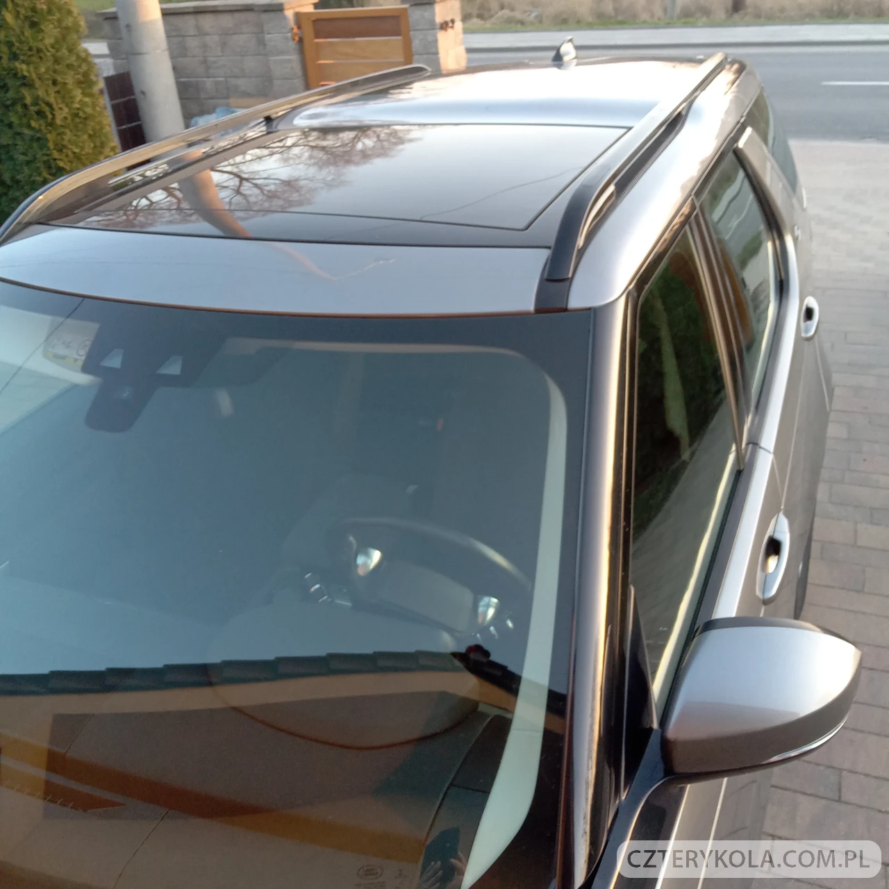 Land Rover- Discovery- 2020 