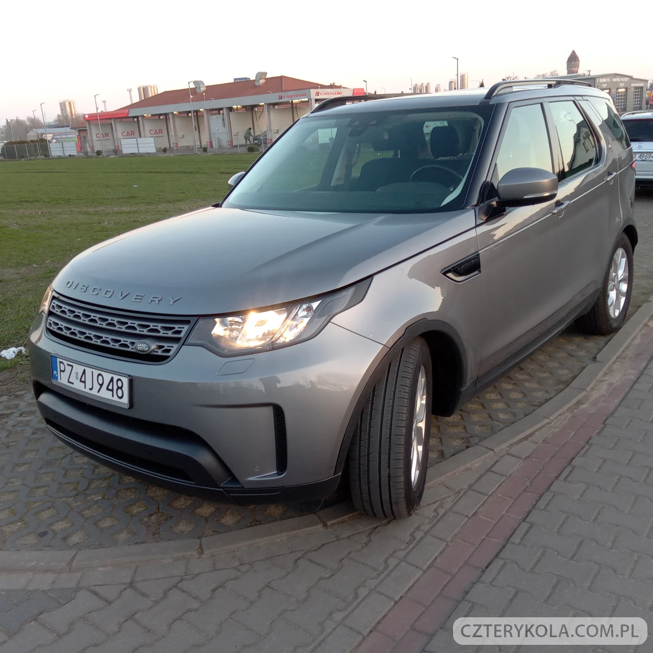Land Rover- Discovery- 2020 