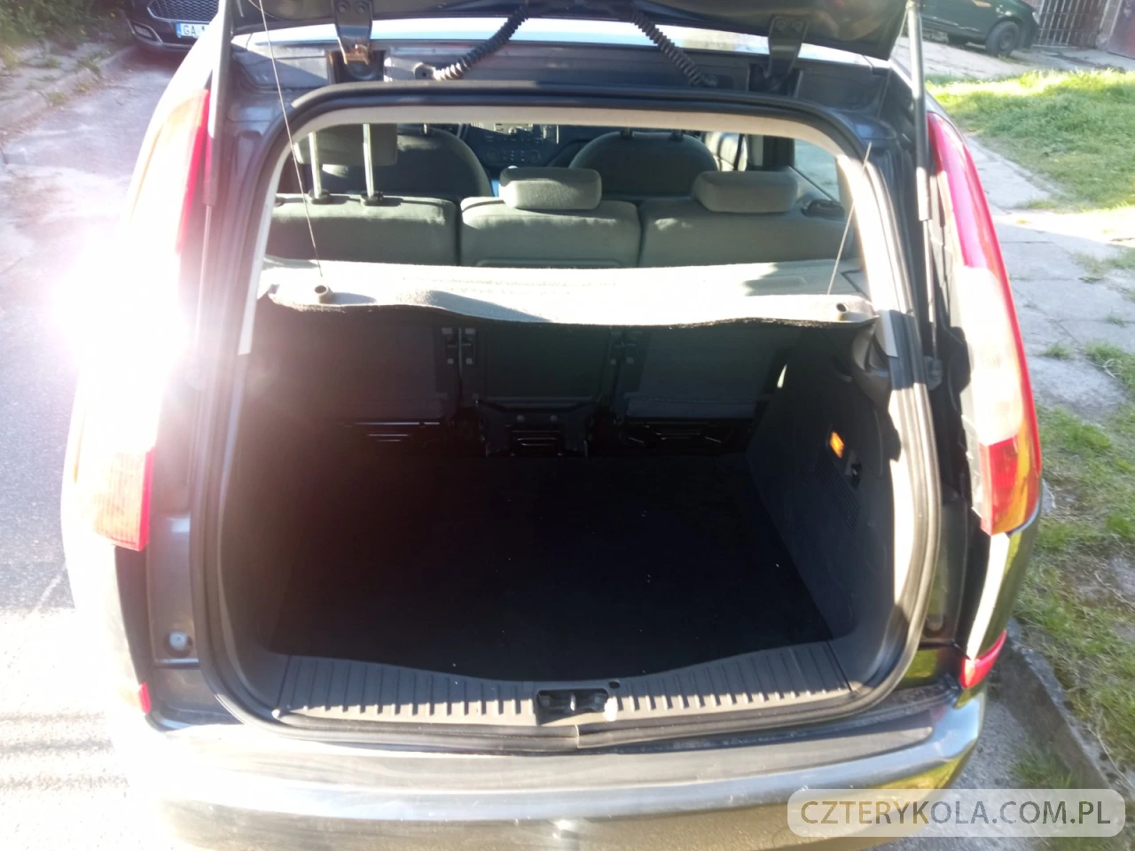 Ford- C-MAX- 2004 