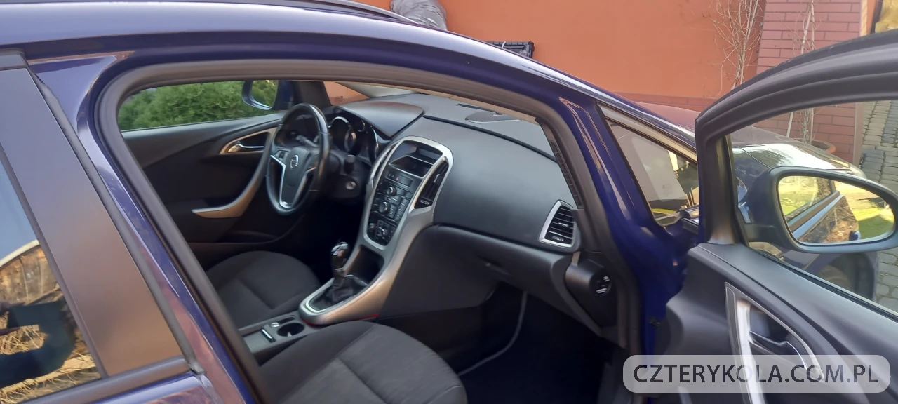 Opel- Astra- 2011 