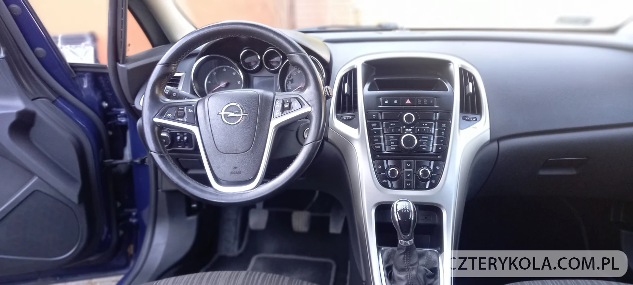 Opel- Astra- 2011 