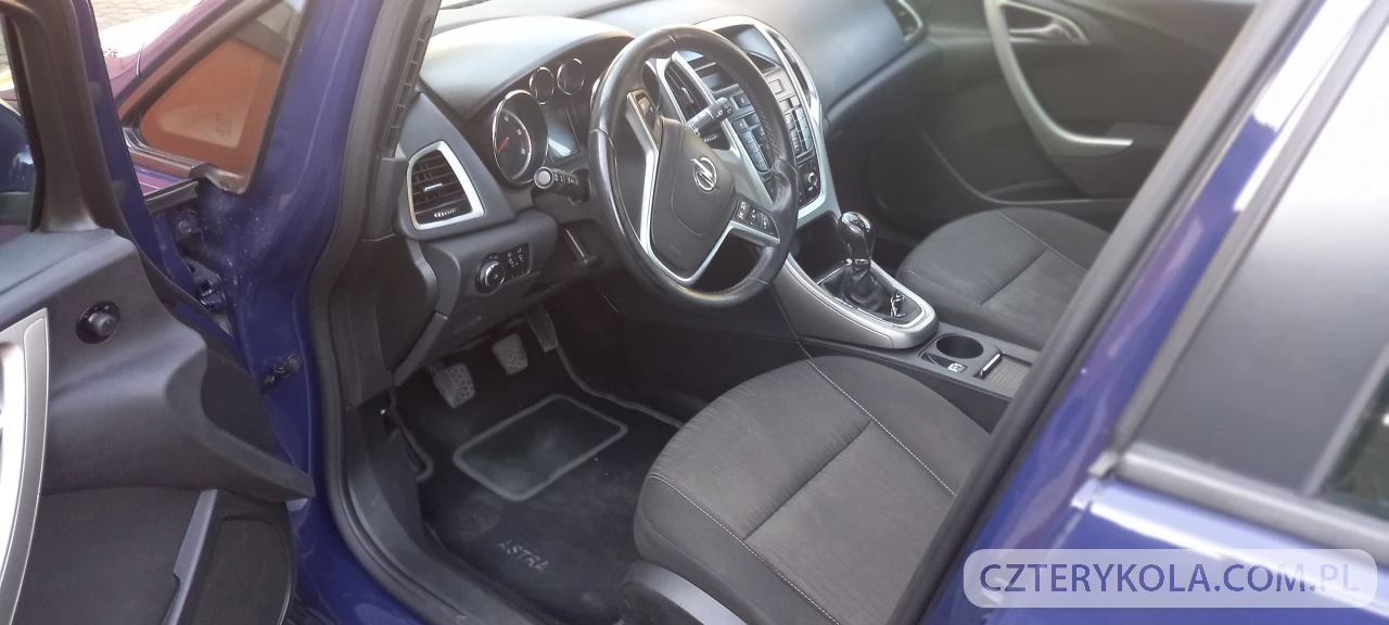 Opel- Astra- 2011 