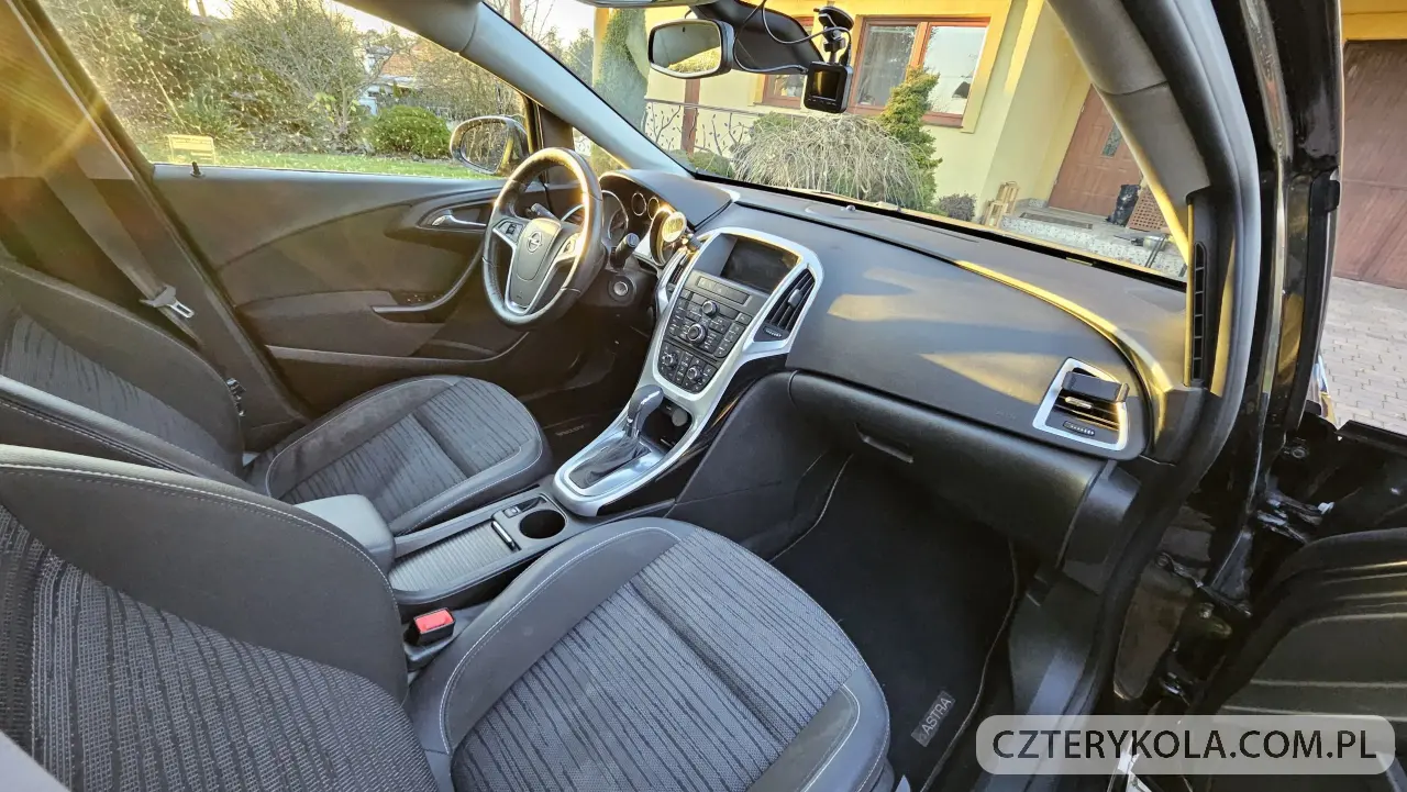 Opel- Astra- 2014 