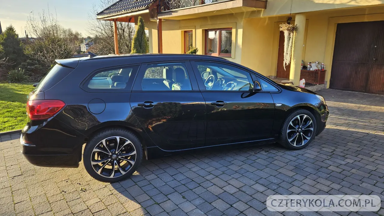 Opel- Astra- 2014 