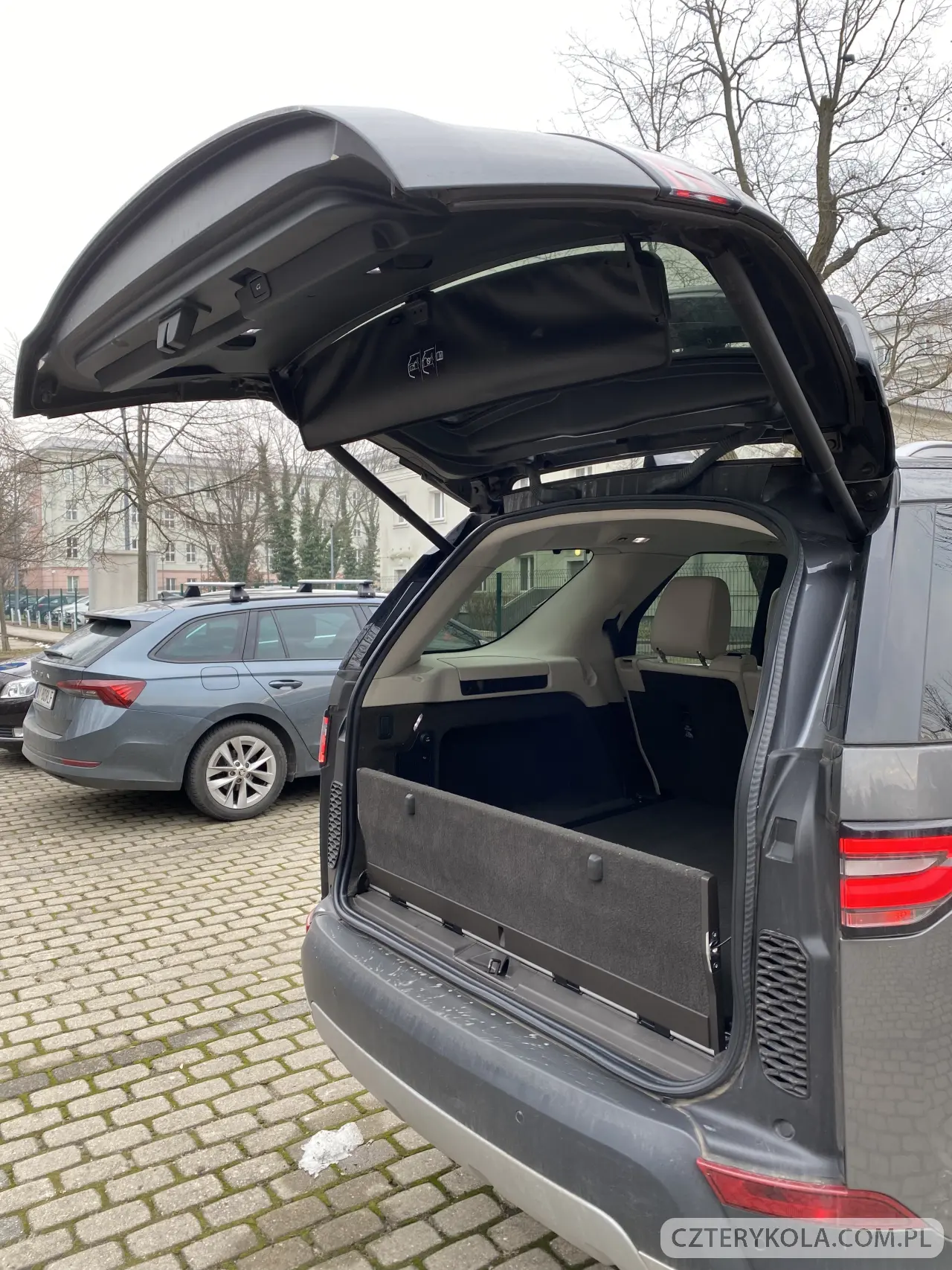 Land Rover- Discovery- 2017 