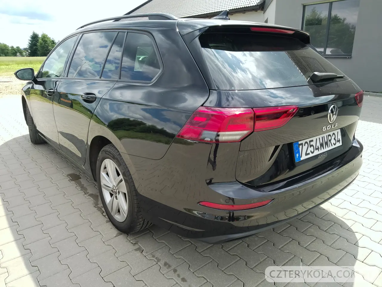 Volkswagen- Golf- 2021 