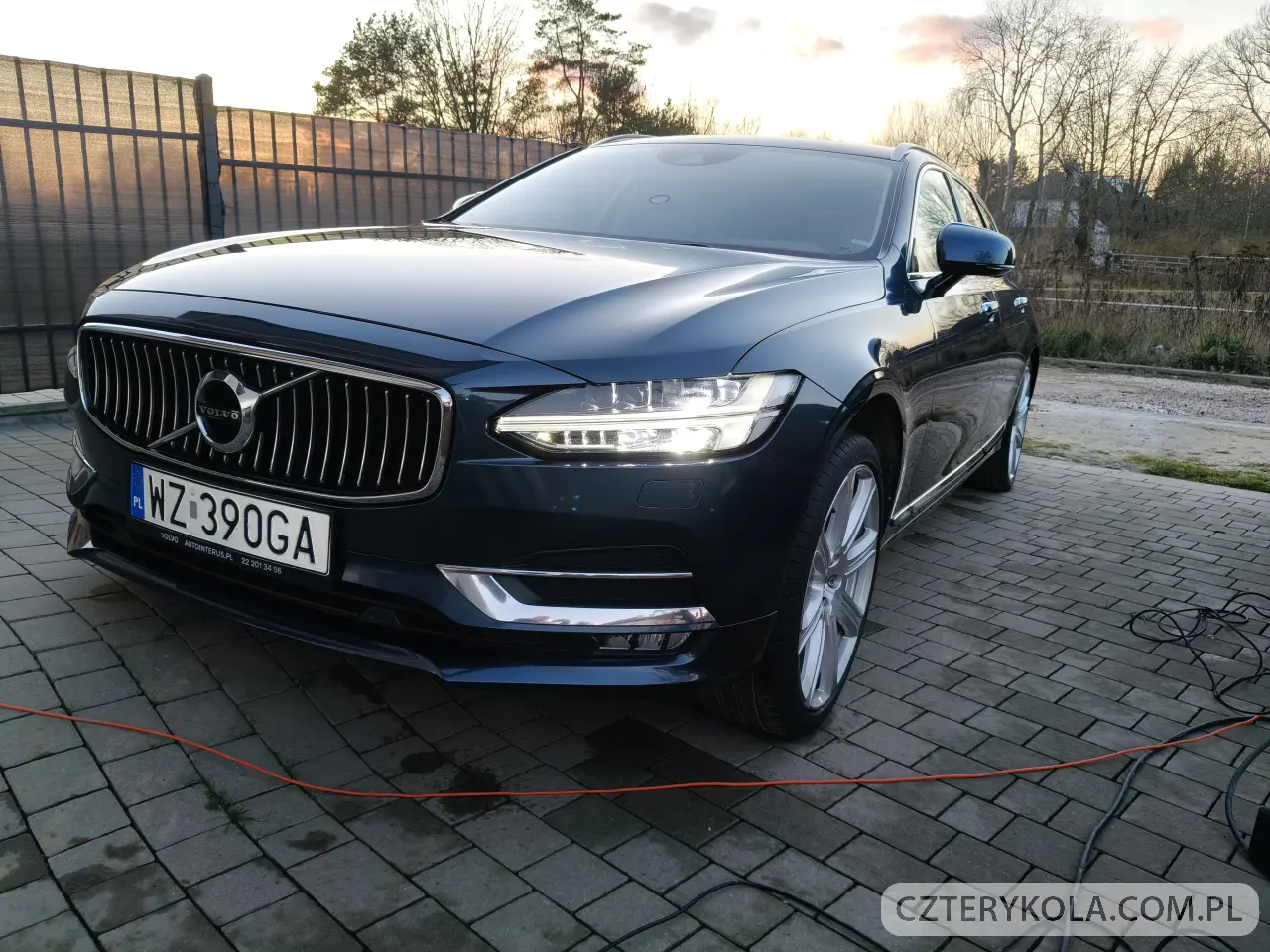 Volvo- V90- 2017 