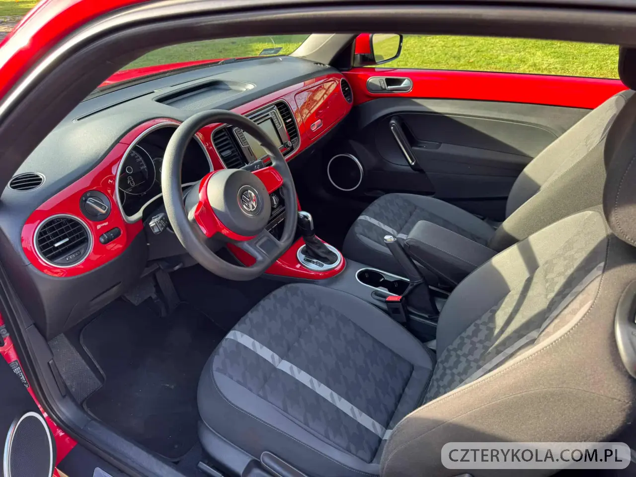 Volkswagen- Beetle- 2017 