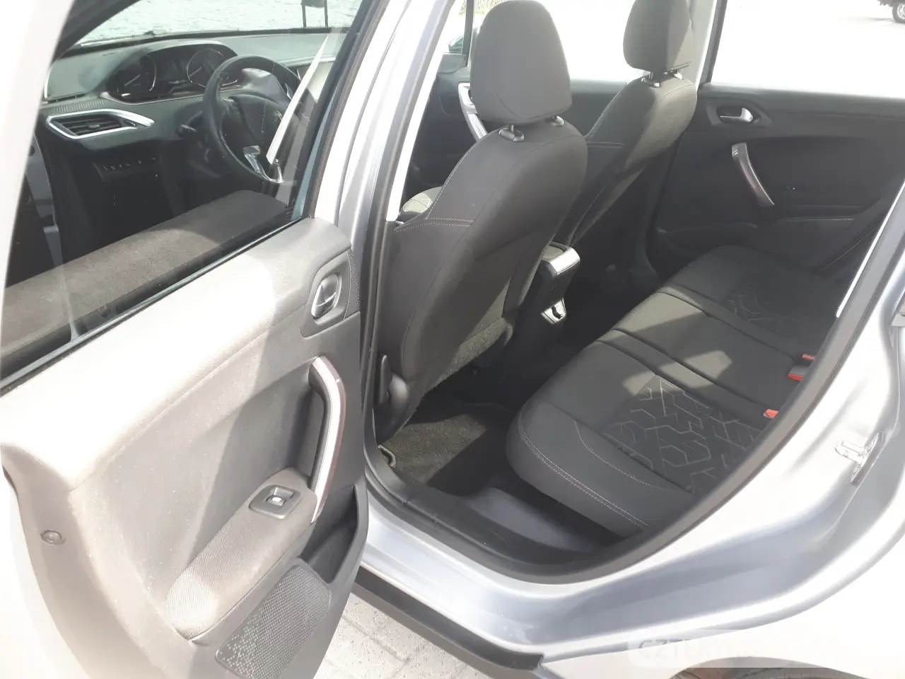 Peugeot- 2008- 2015 