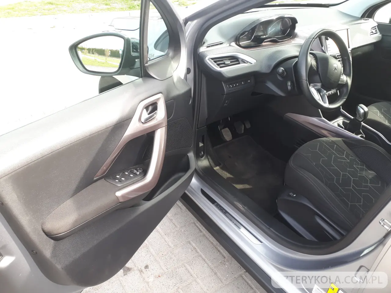 Peugeot- 2008- 2015 