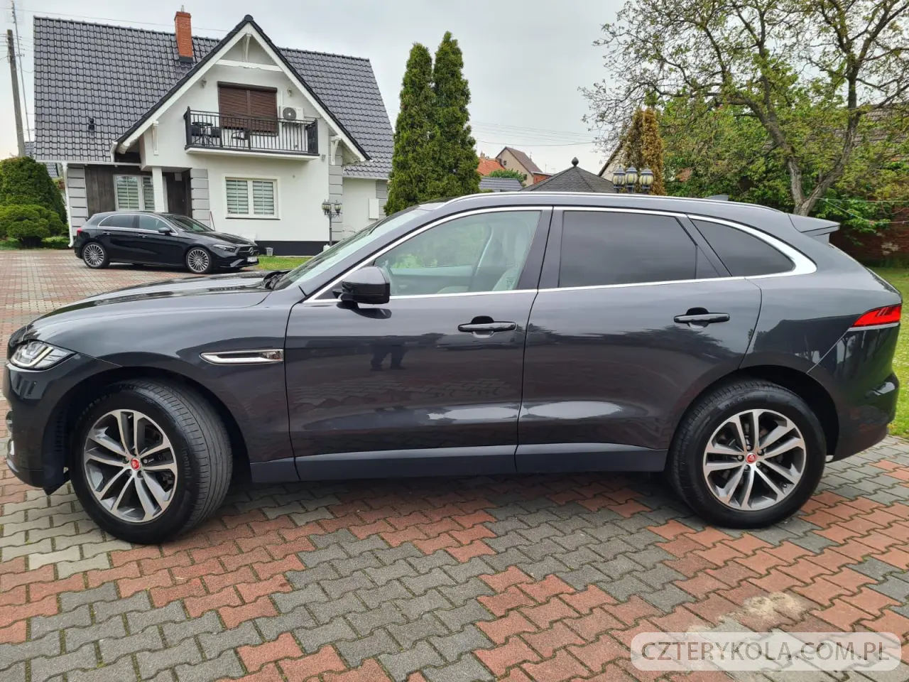 Jaguar- F-Pace- 2017 