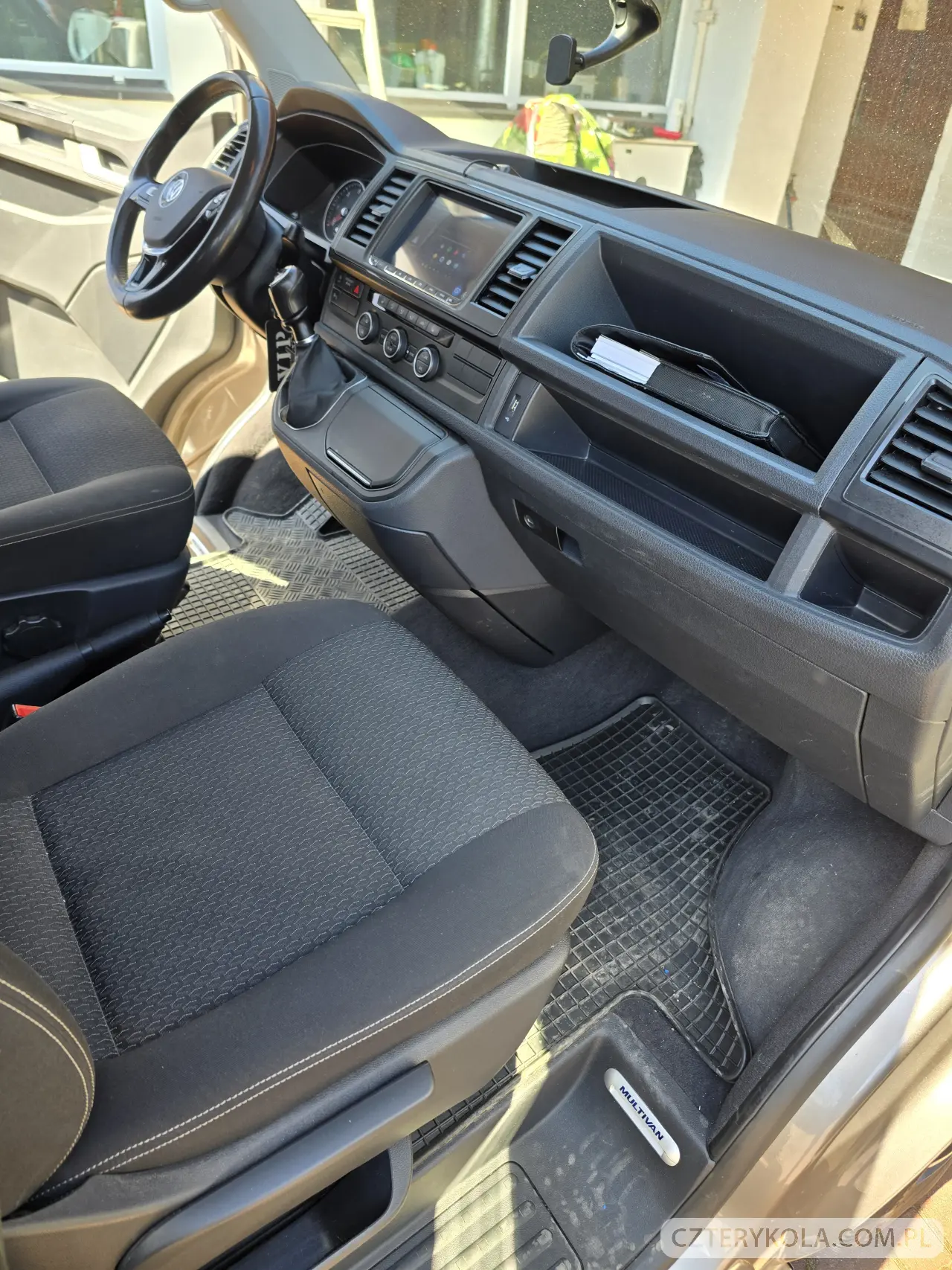 Volkswagen- Transporter- 2016 