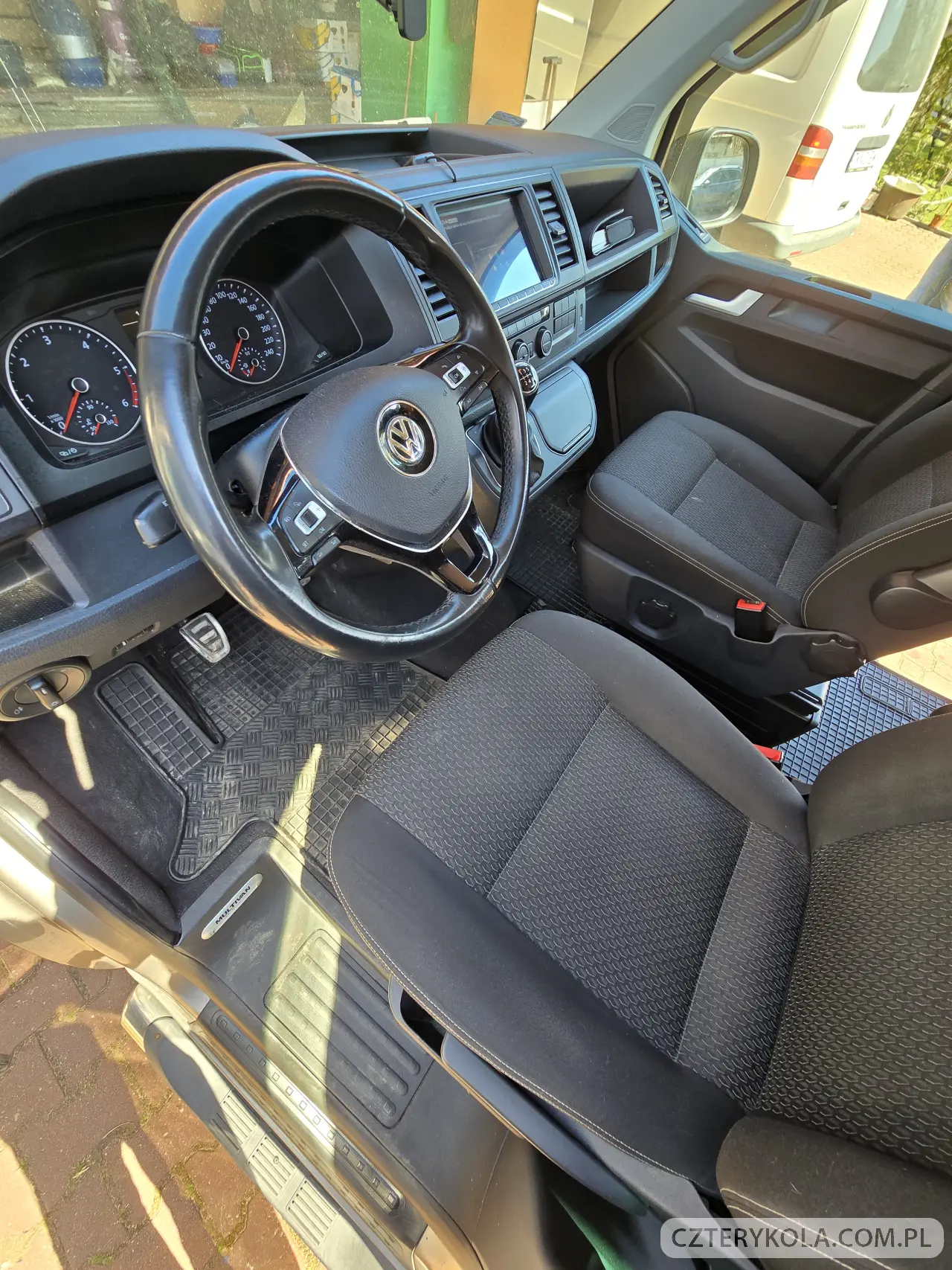 Volkswagen- Transporter- 2016 