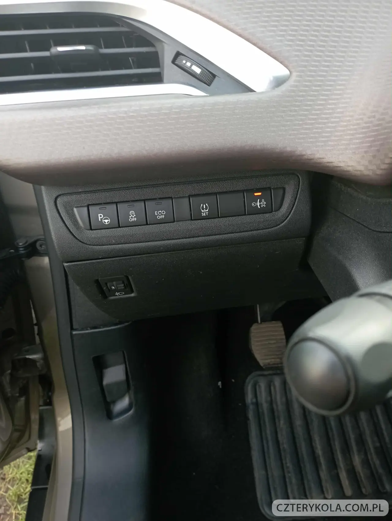 Peugeot- 2008- 2015 