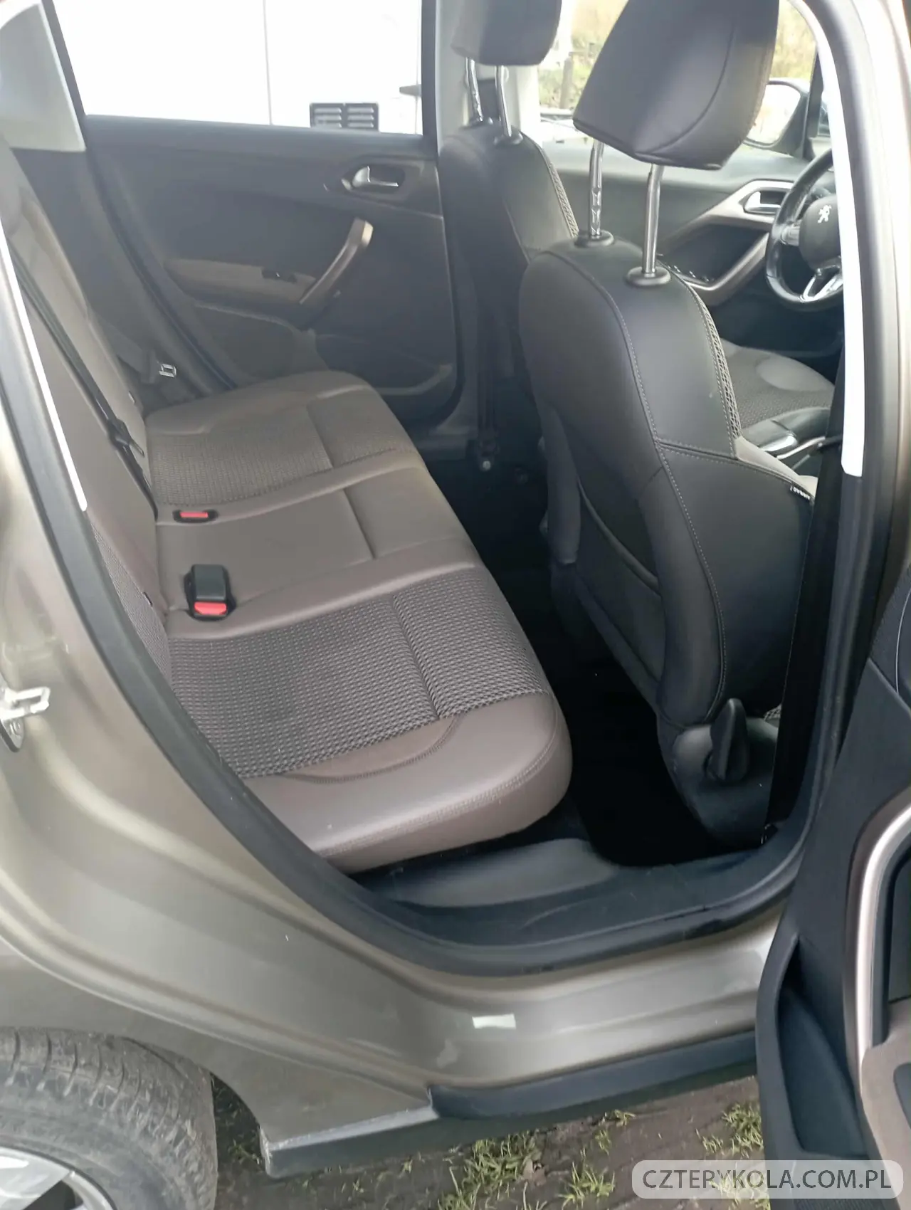 Peugeot- 2008- 2015 