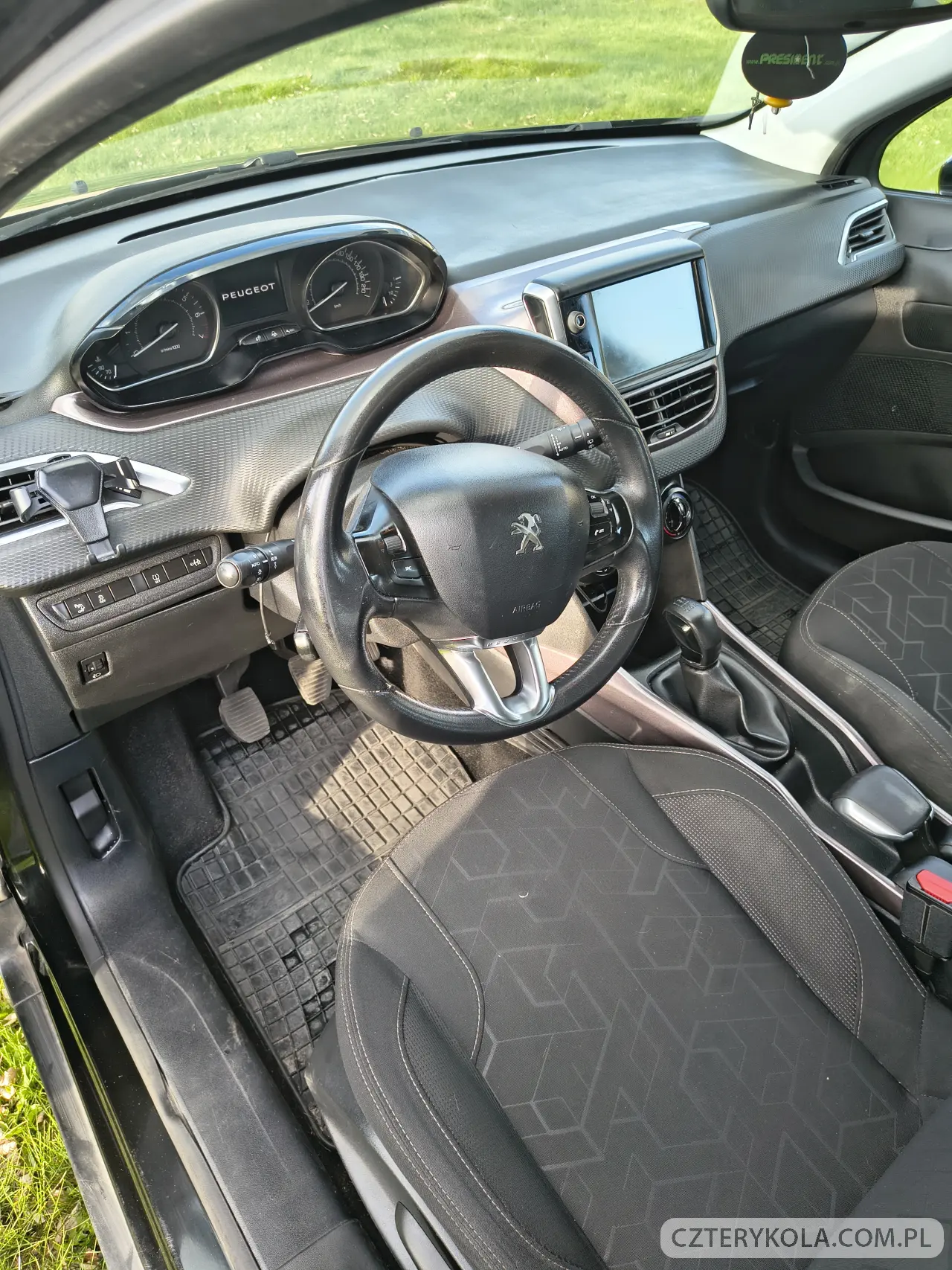 Peugeot- 2008- 2015 