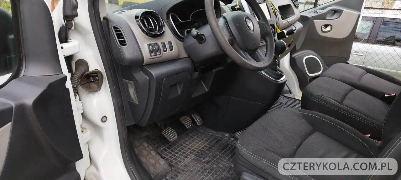 Renault- Trafic- 2015 