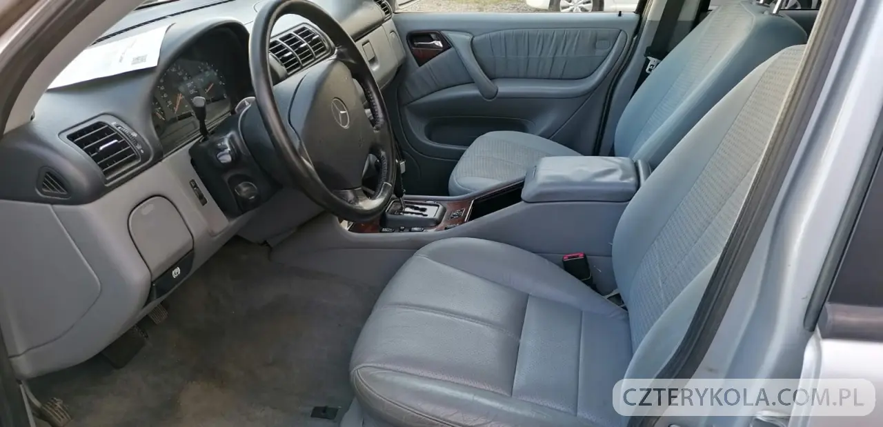 Mercedes-Benz- ML- 2002 