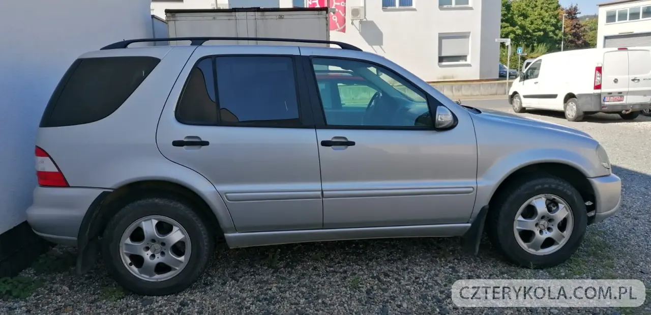 Mercedes-Benz- ML- 2002 