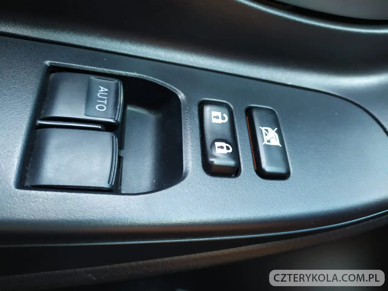 Toyota- Yaris- 2016 