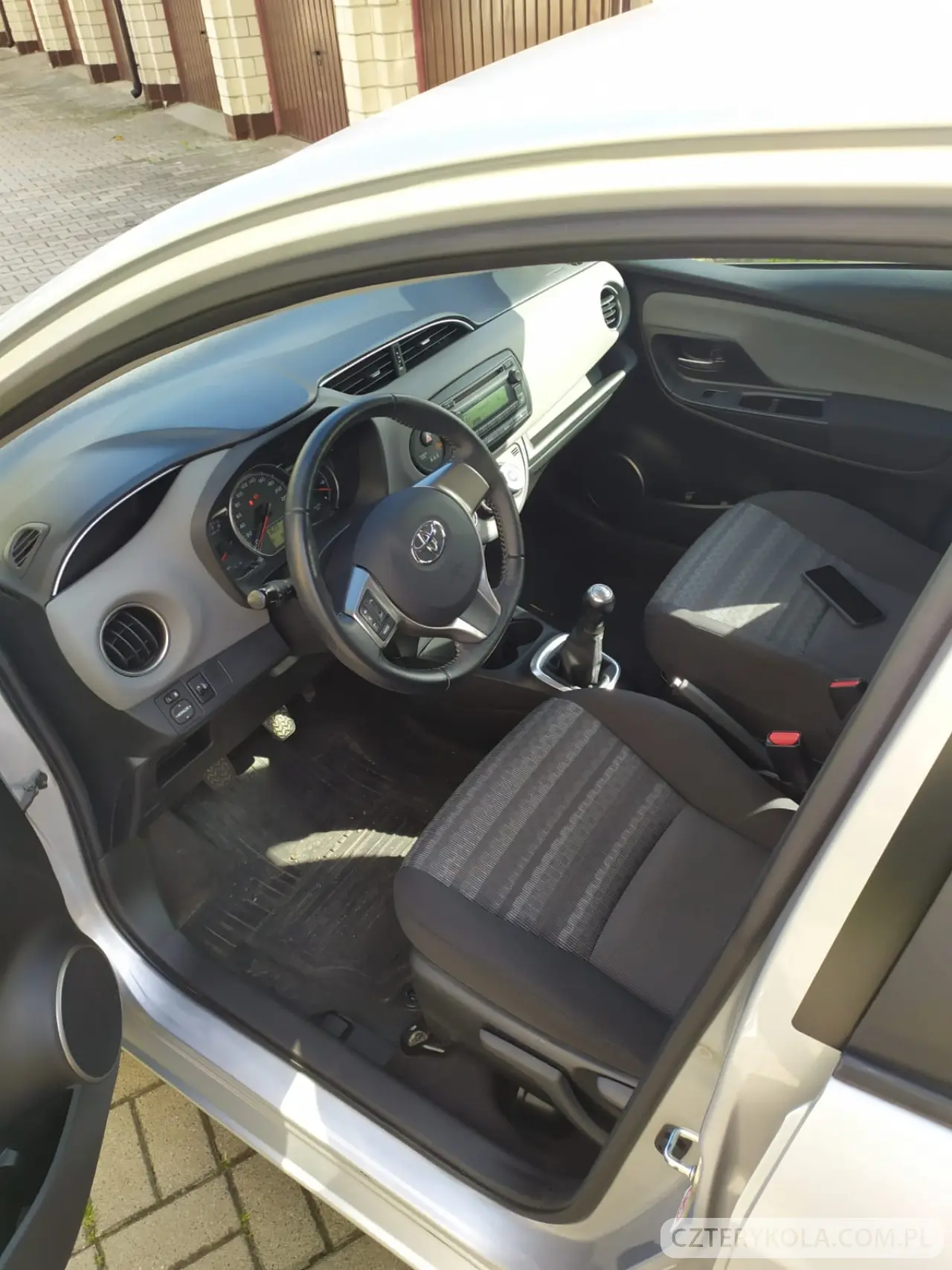 Toyota- Yaris- 2016 