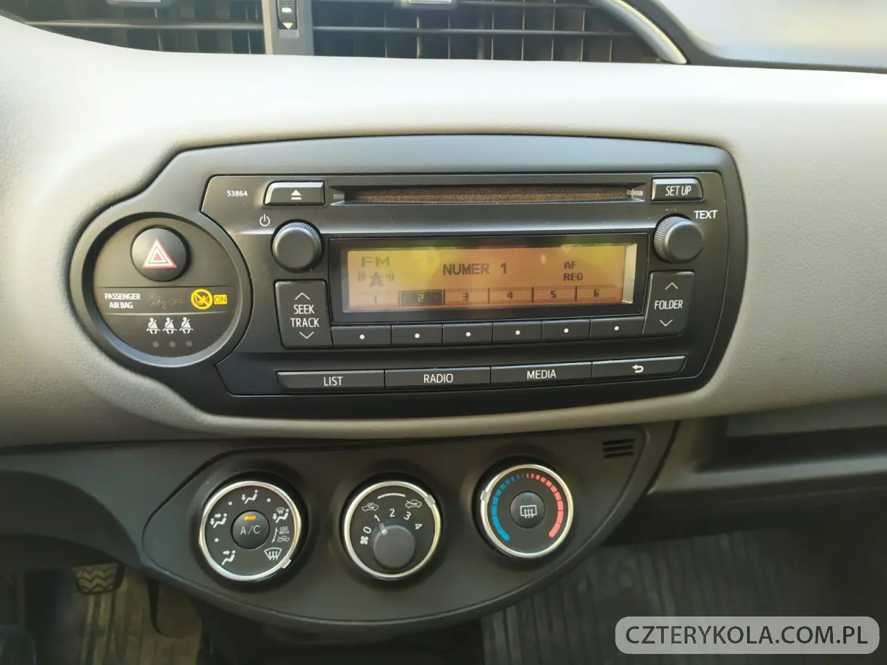 Toyota- Yaris- 2016 