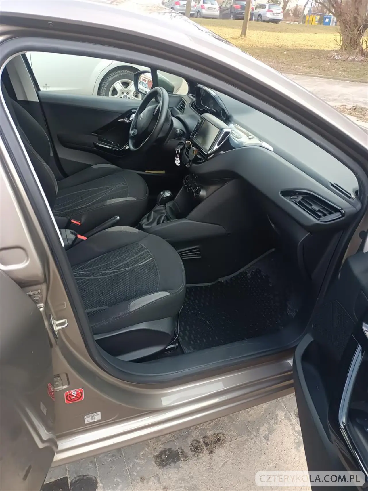 Peugeot- 208- 2013 