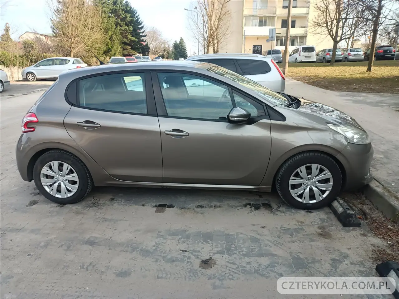 Peugeot- 208- 2013 