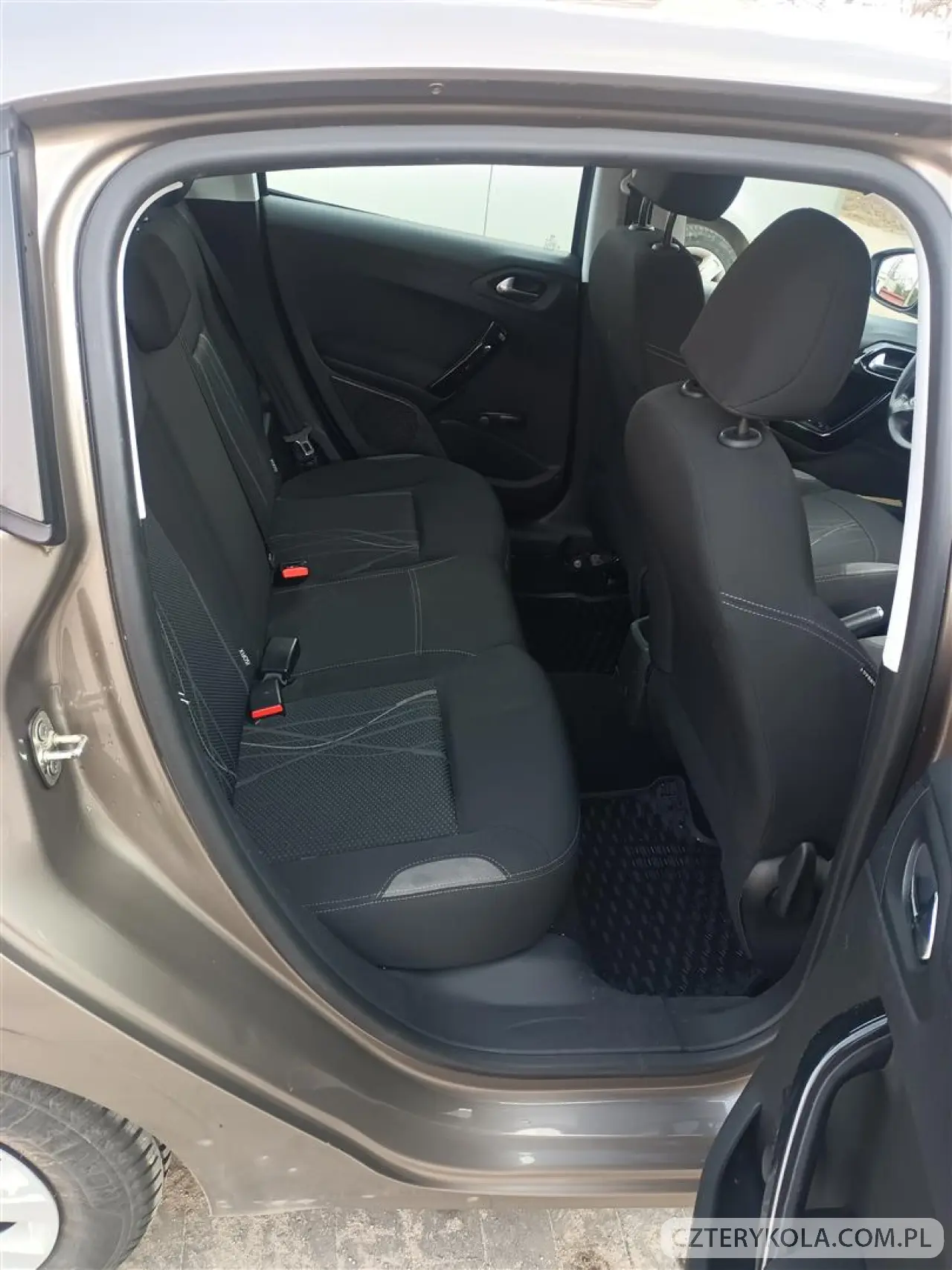 Peugeot- 208- 2013 