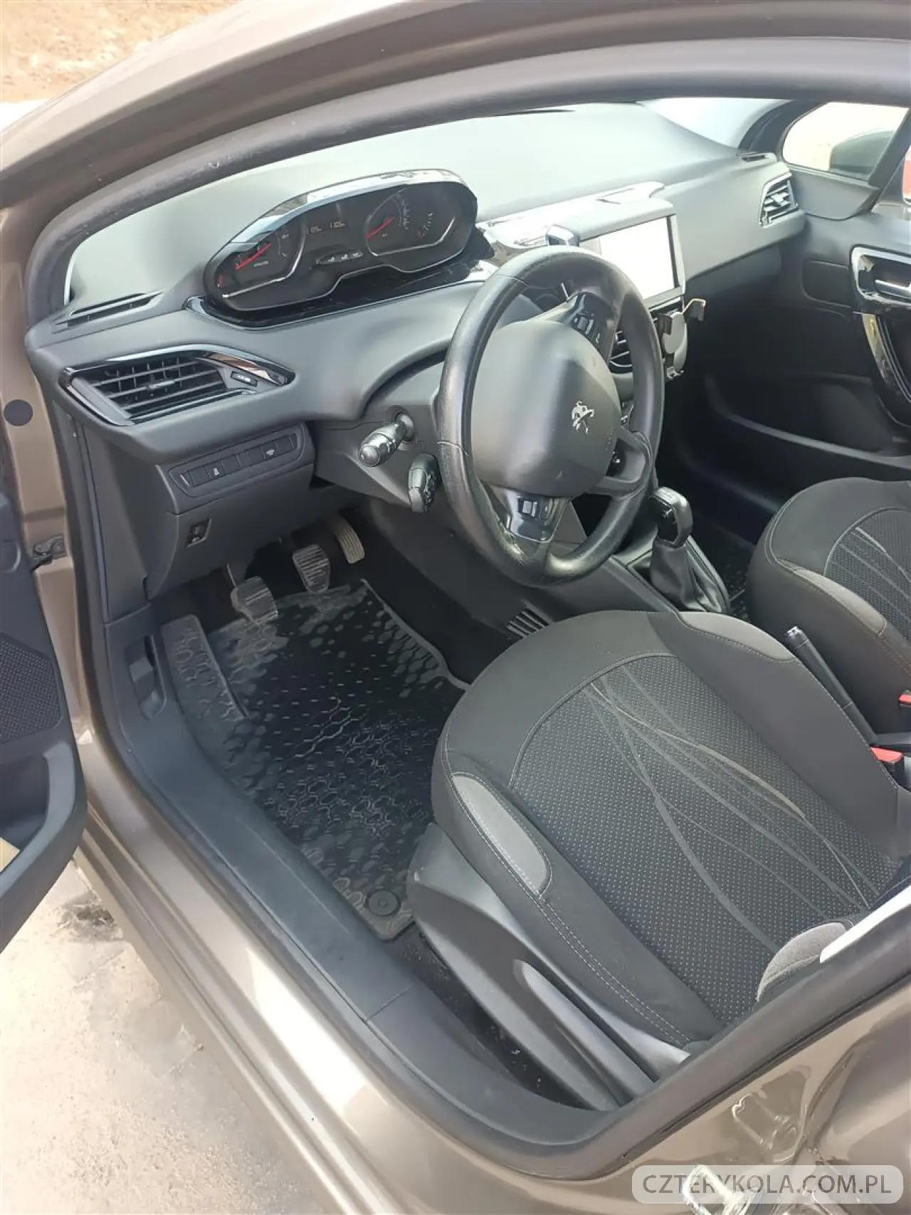 Peugeot- 208- 2013 