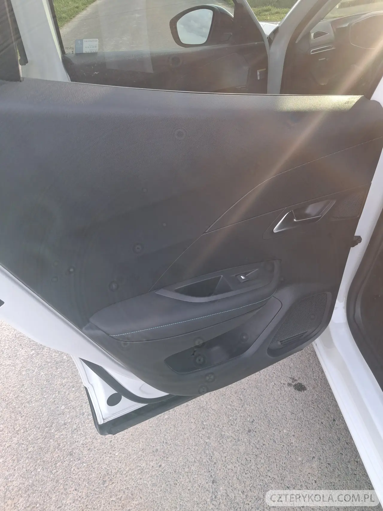 Peugeot- 2008- 2022 