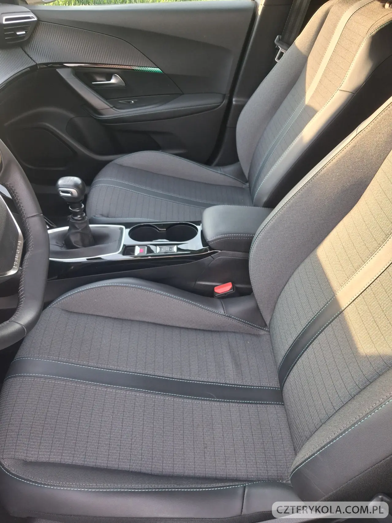 Peugeot- 2008- 2022 