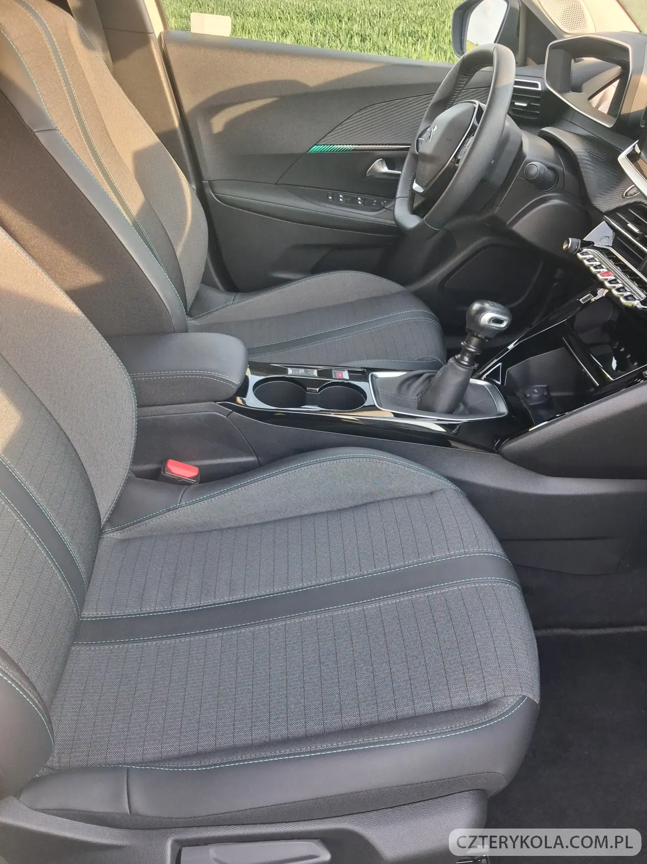 Peugeot- 2008- 2022 