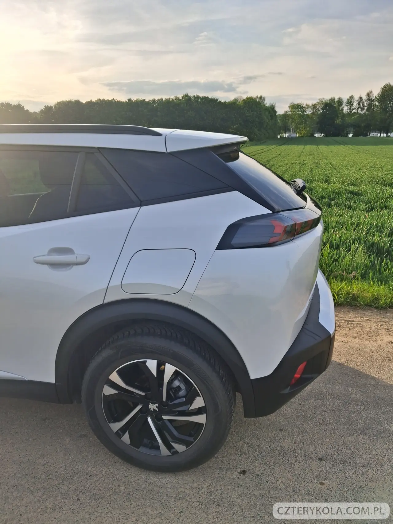 Peugeot- 2008- 2022 