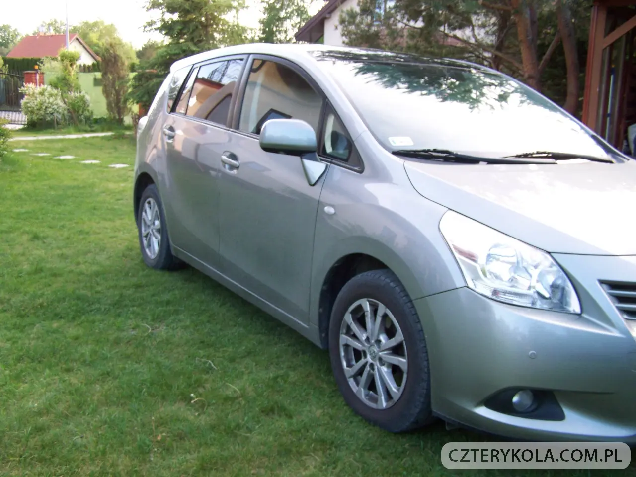 Toyota- Verso- 2011 