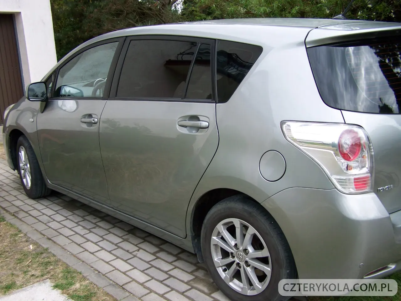Toyota- Verso- 2011 