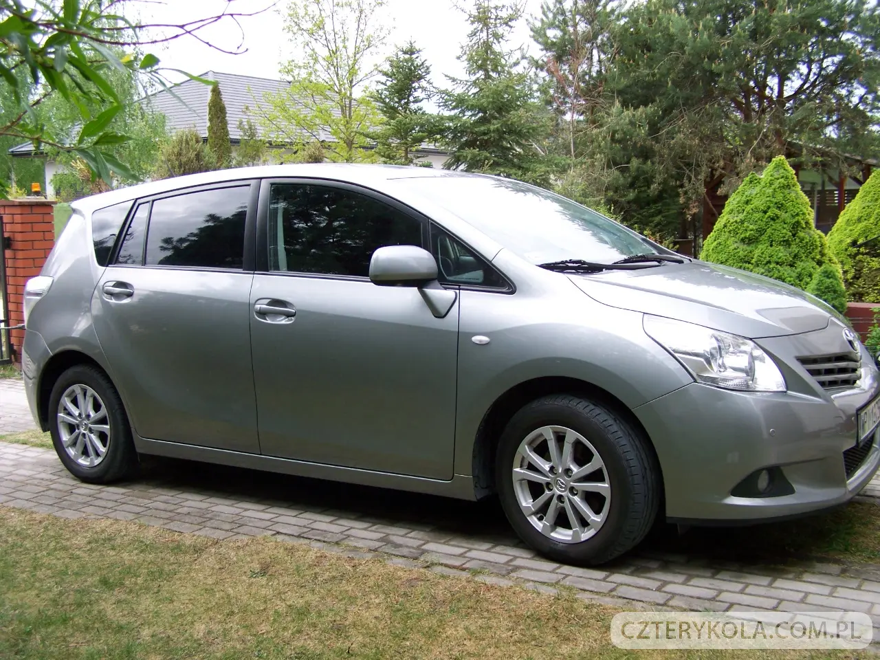 Toyota- Verso- 2011 