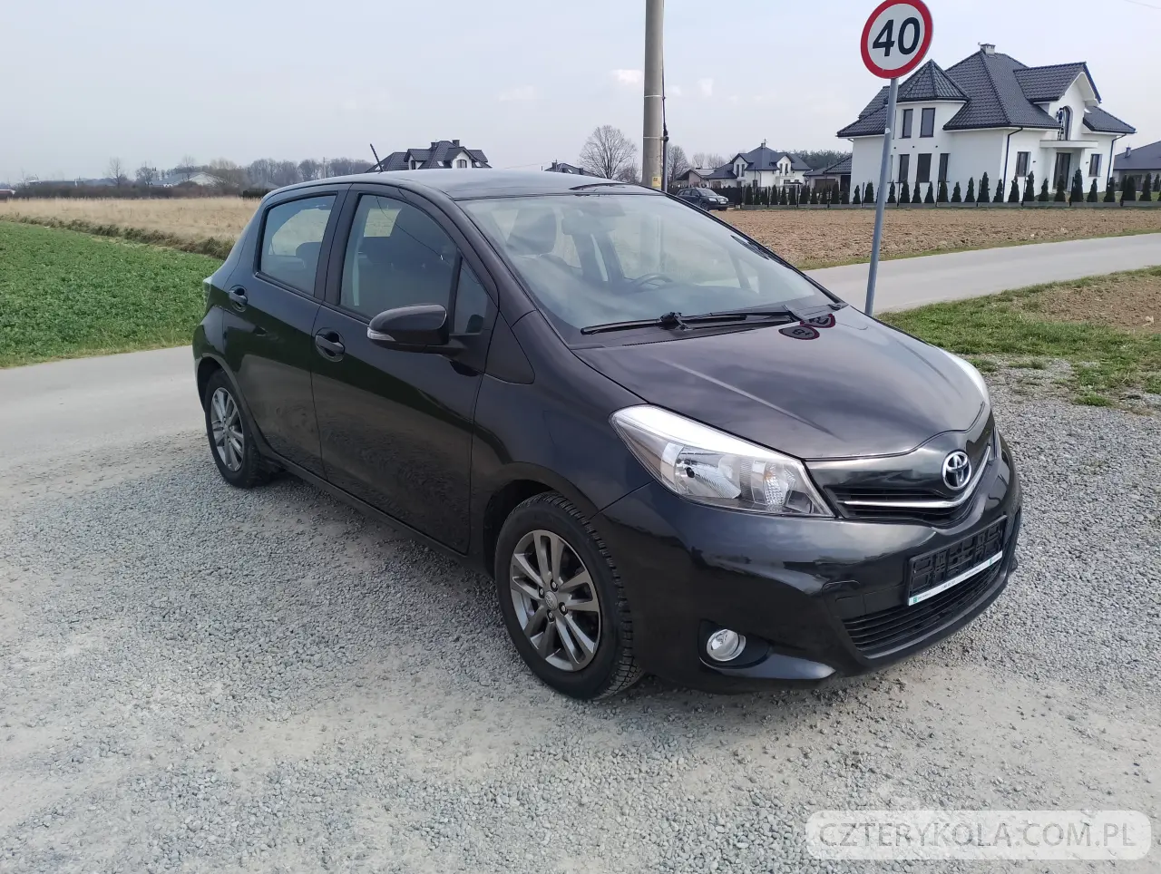 Toyota- Yaris- 2014 