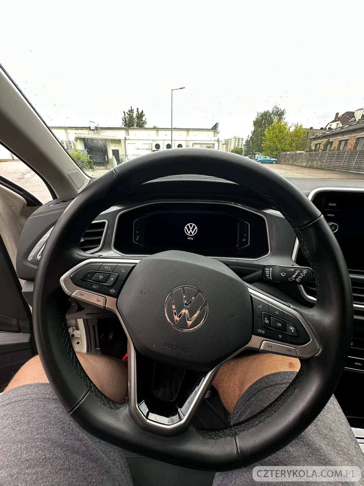 Volkswagen- T-Roc- 2024 