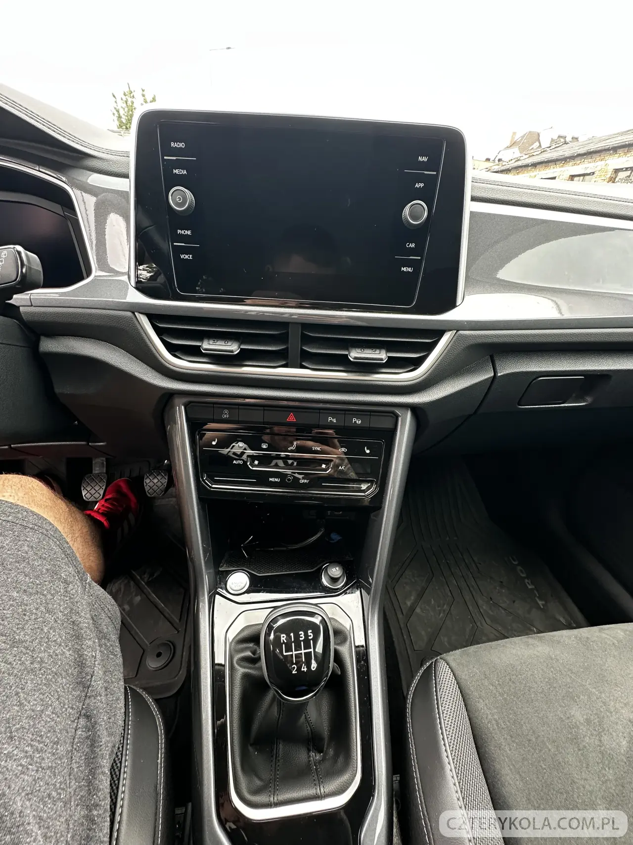 Volkswagen- T-Roc- 2024 