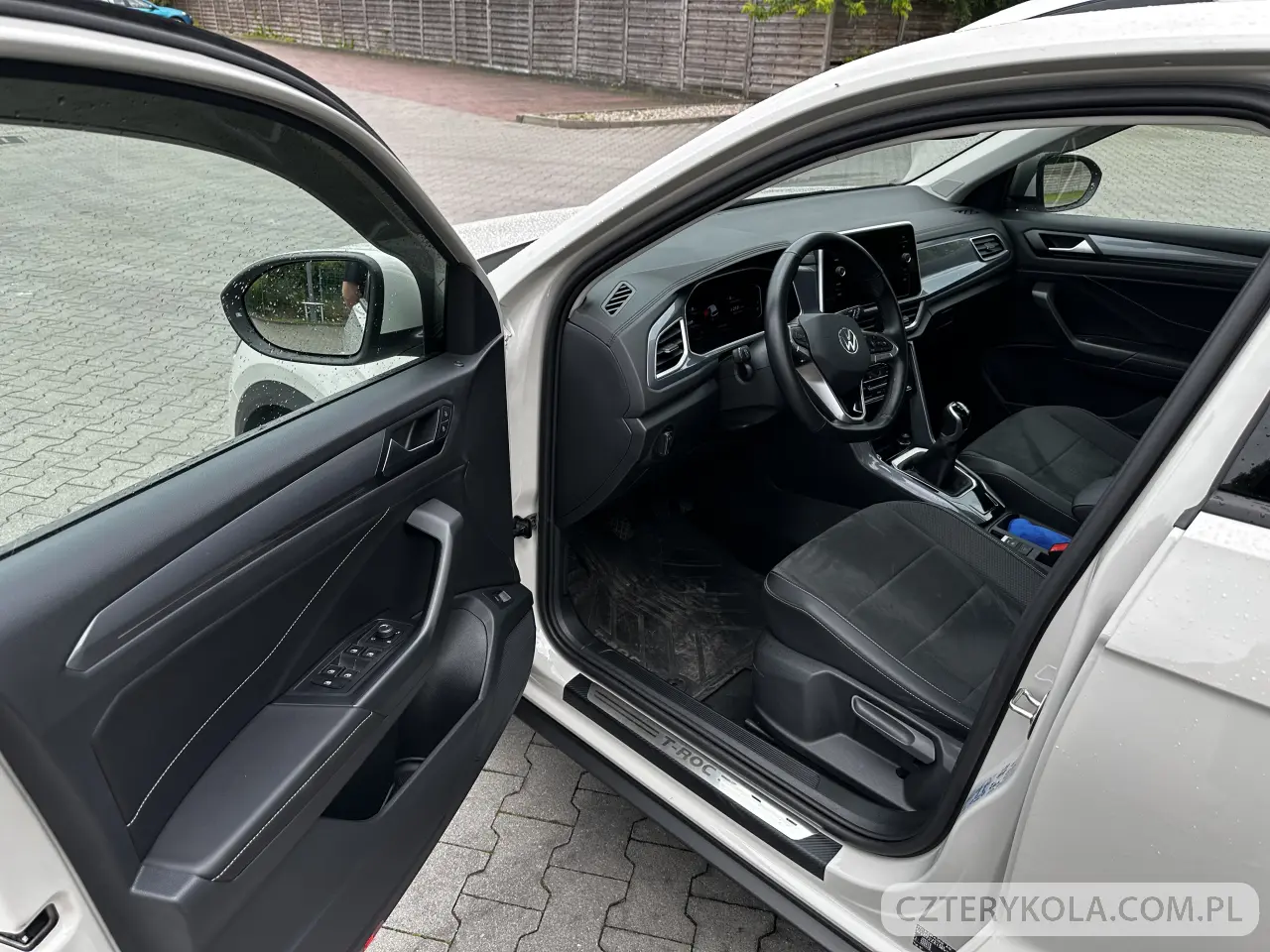 Volkswagen- T-Roc- 2024 