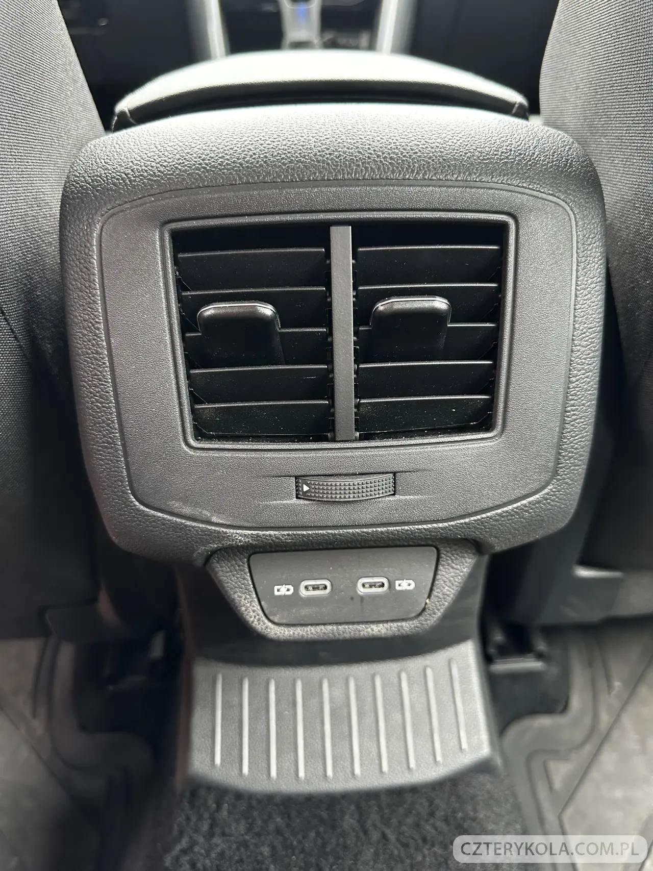Volkswagen- T-Roc- 2024 