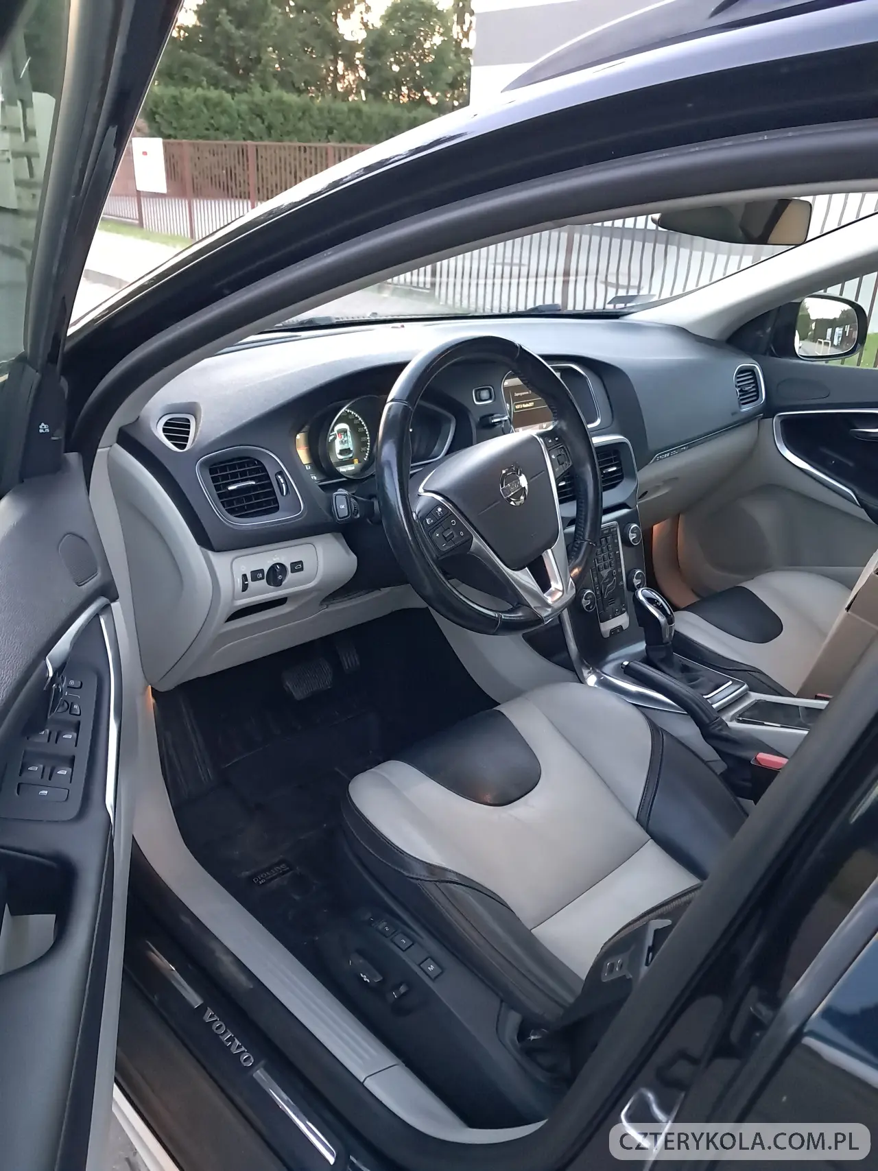 Volvo- V40- 2014 