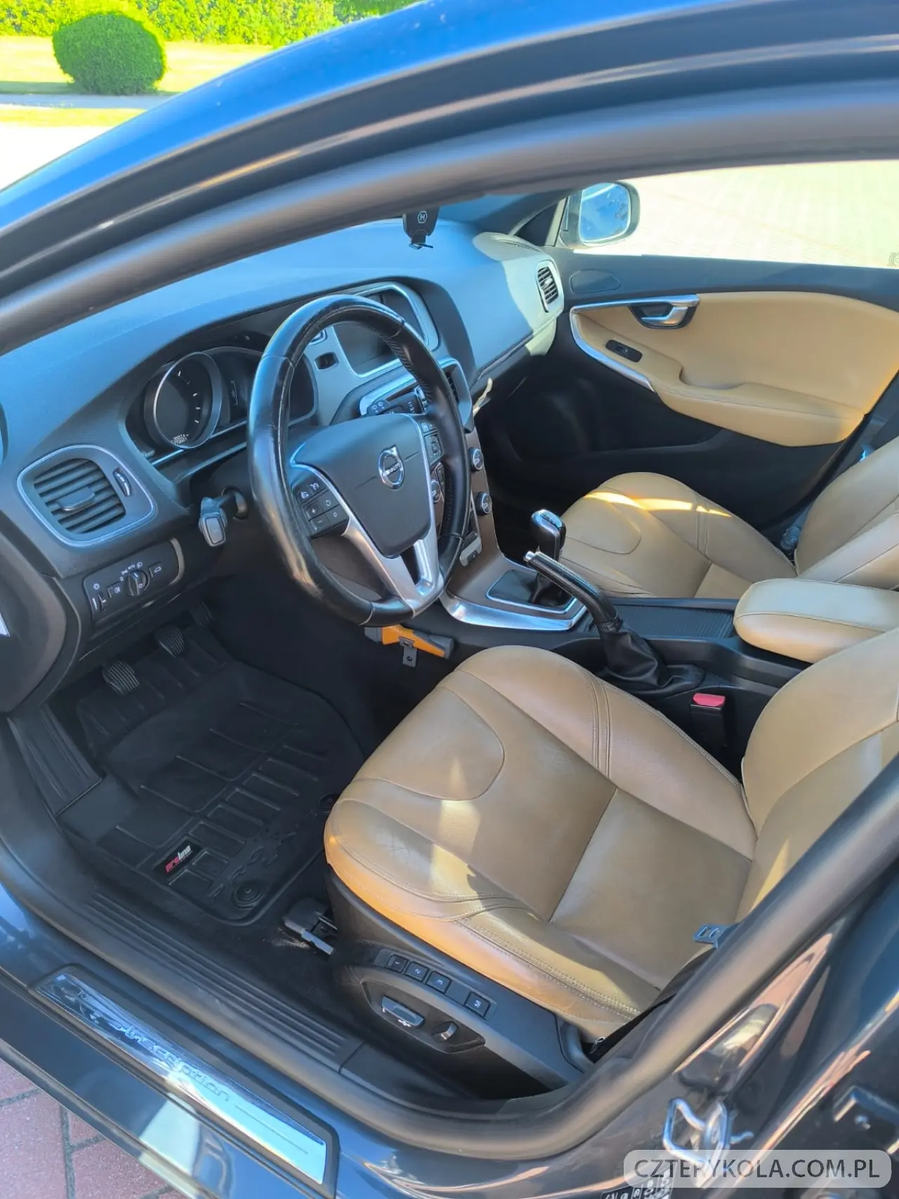 Volvo- V40- 2016 