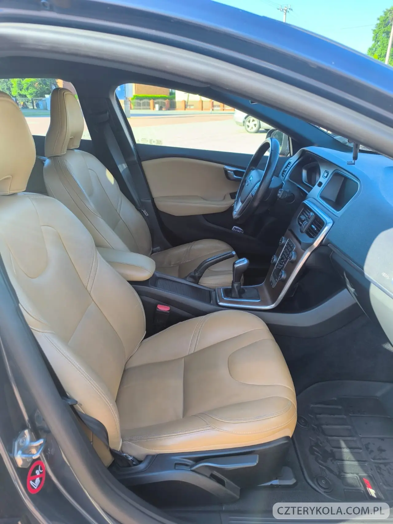 Volvo- V40- 2016 