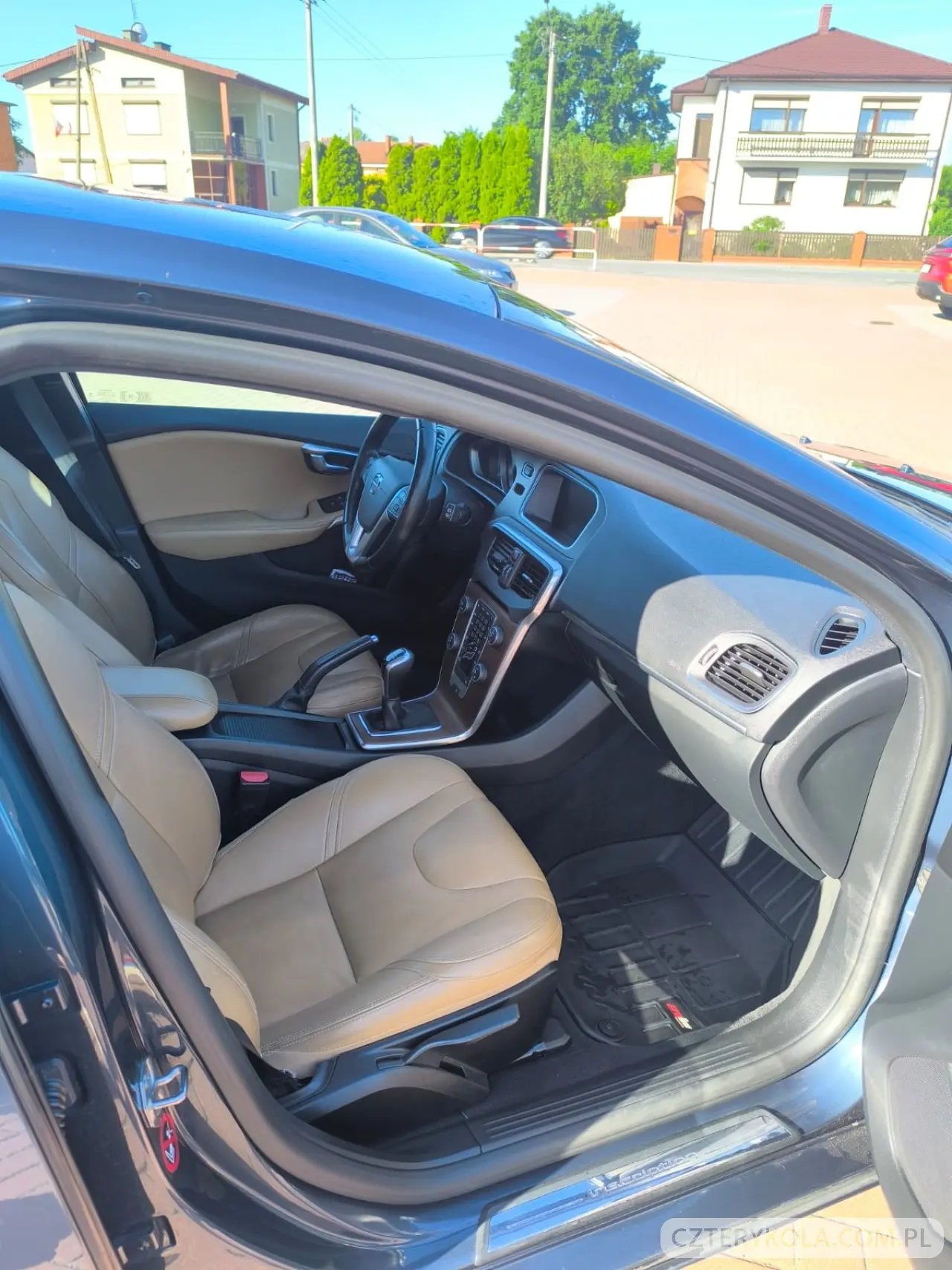 Volvo- V40- 2016 