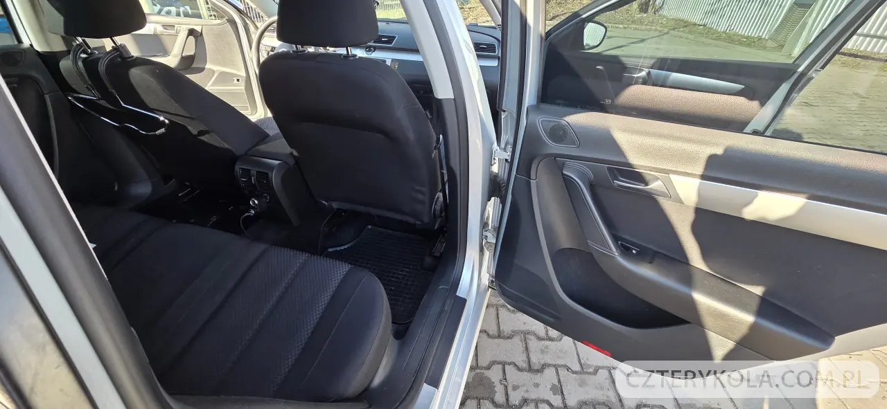 Volkswagen- Passat- 2011 
