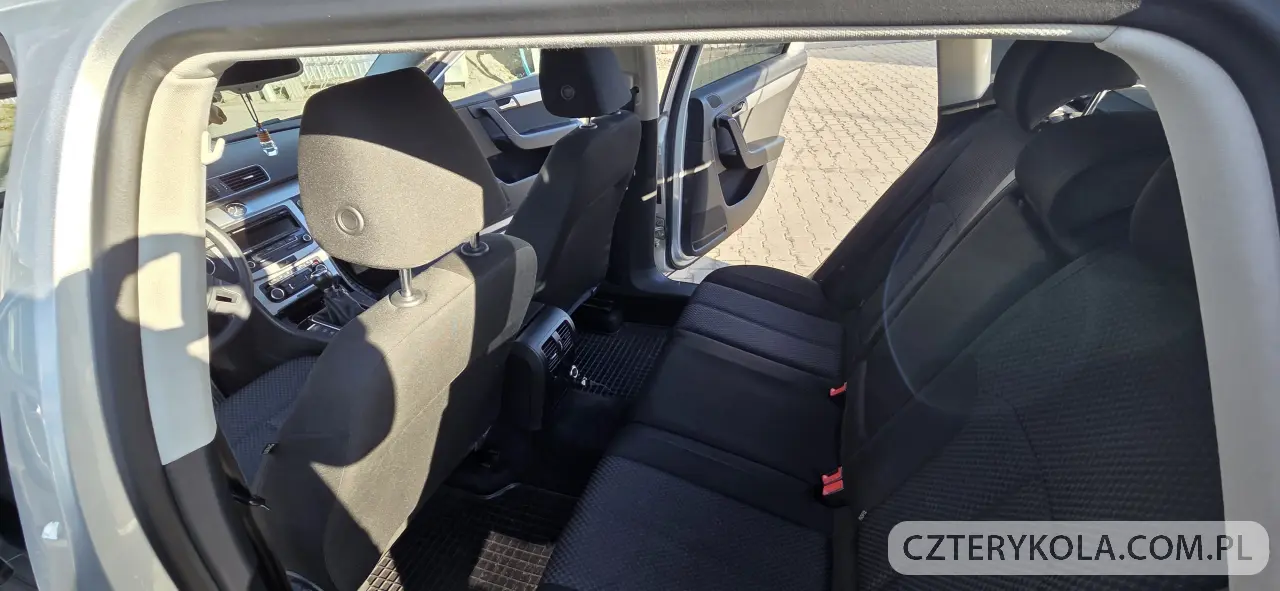 Volkswagen- Passat- 2011 