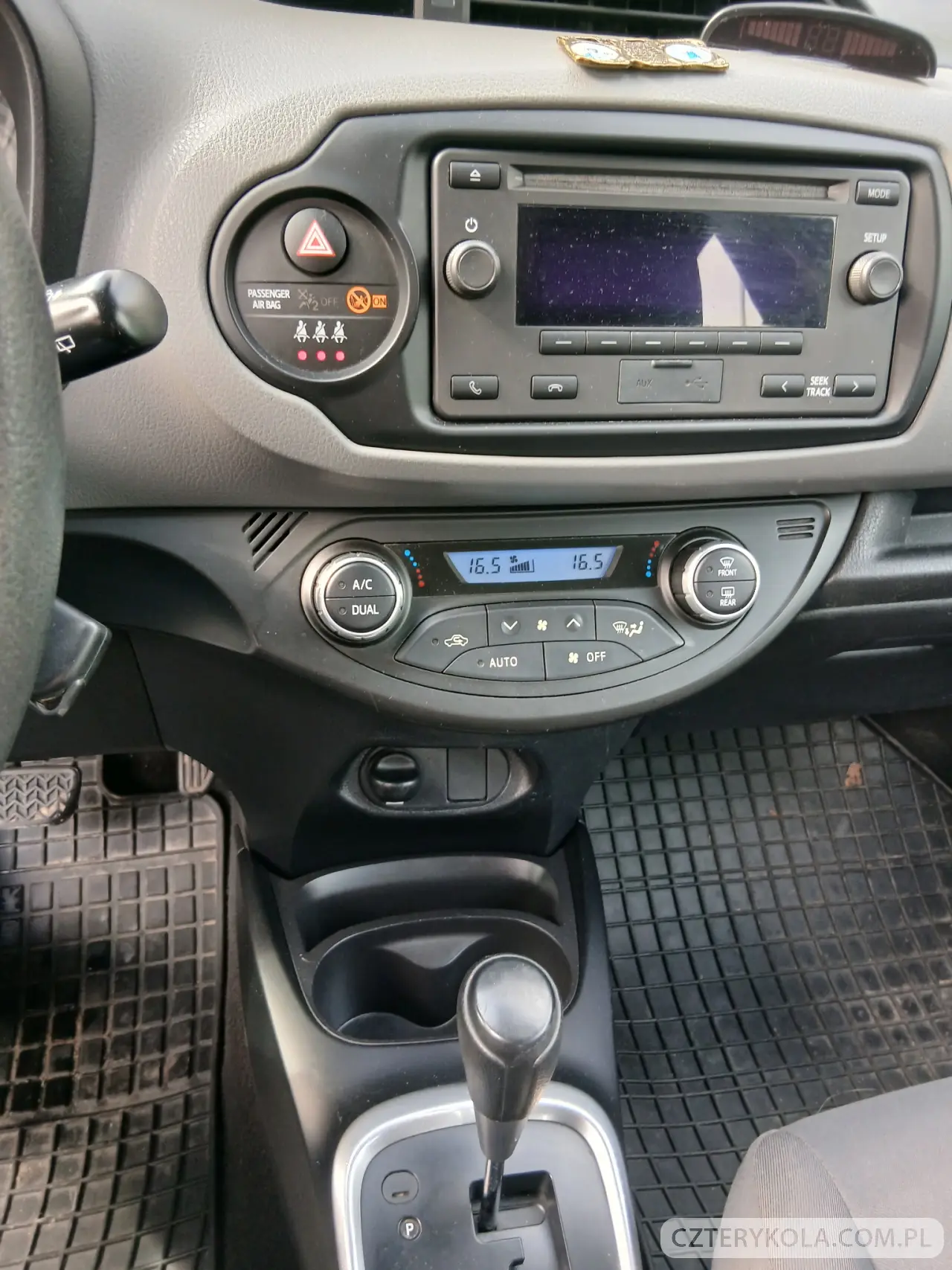 Toyota- Yaris- 2017 